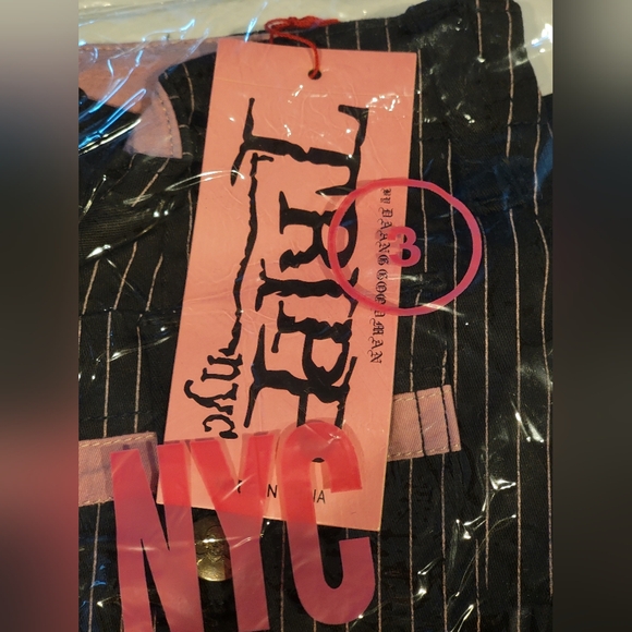 TRIPP NYC Pinstripe Capri Size 3 - Picture 6 of 8